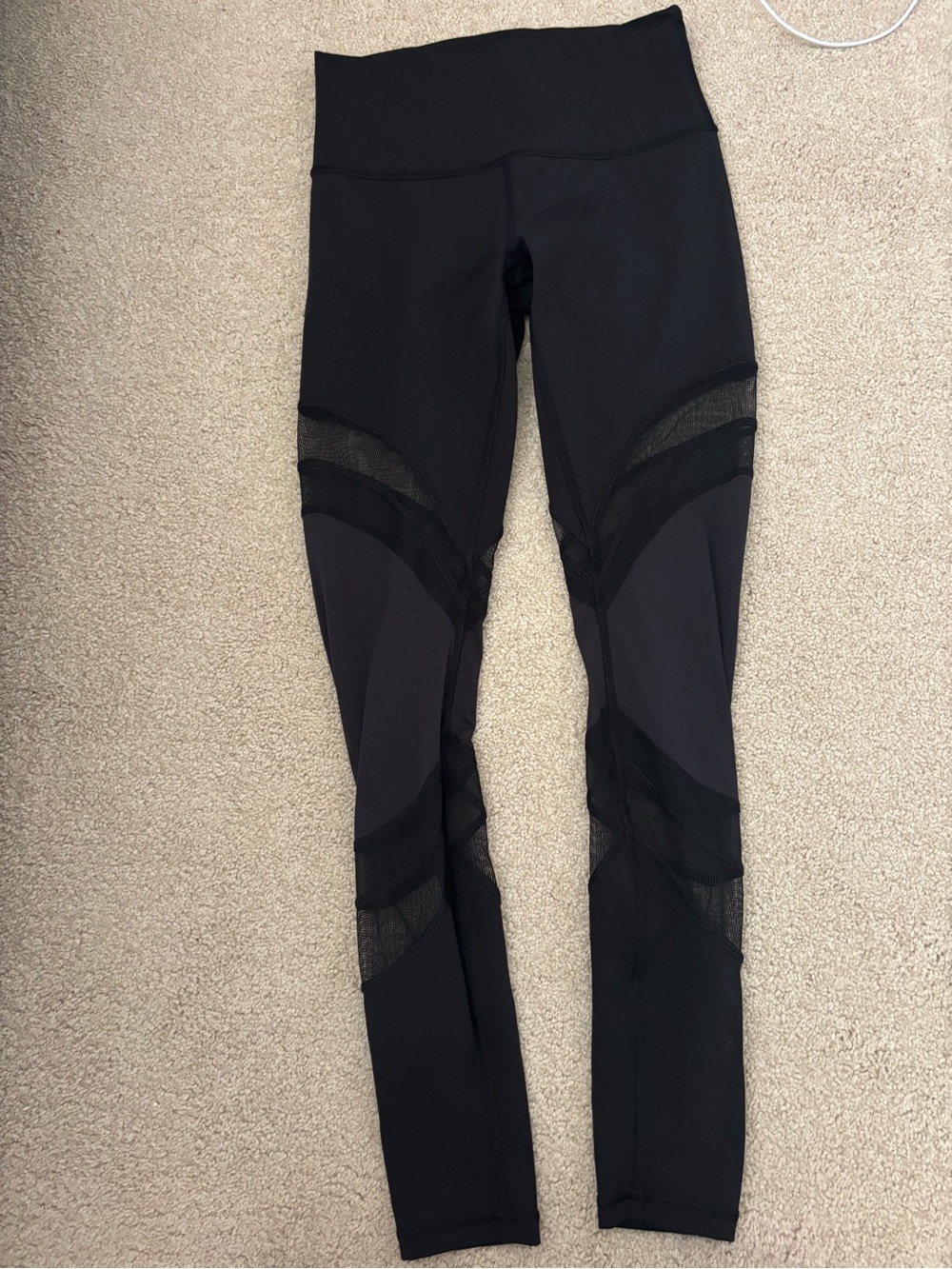 Women’s lululemon seek the heat black mesh cutout leggings size 6